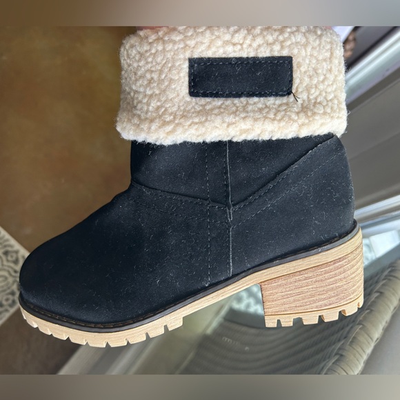 Cozy Black and Cream Ankle Boots - Picture 3 of 9